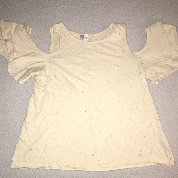 FRANCESCA’S Ripped Shoulder Top - Picture 4 of 4